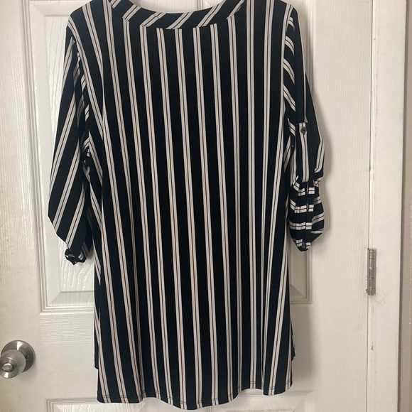 Torrid Vertical Stripe Split V-Neck Knit Top - Picture 6 of 6